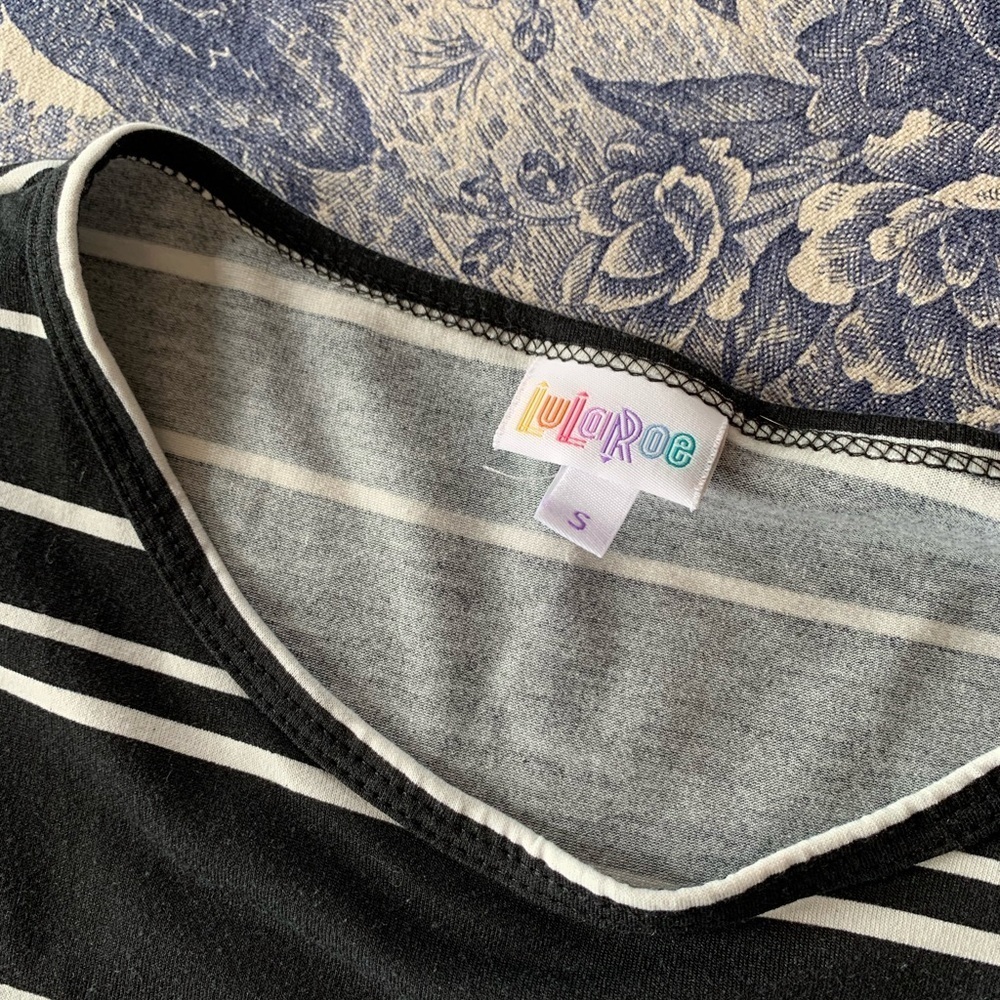 LuLaRoe Patrick Tunic T-shirt Women’s Black & White Striped Oversized Top Size S - Picture 4 of 8